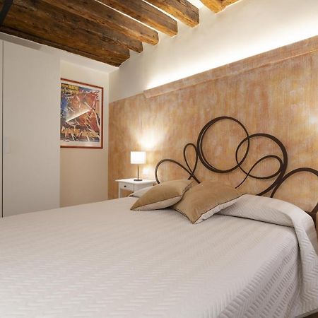 Апартаменты Rialto Sant'Aponal Prestige By Wonderful Italy Венеция Экстерьер фото