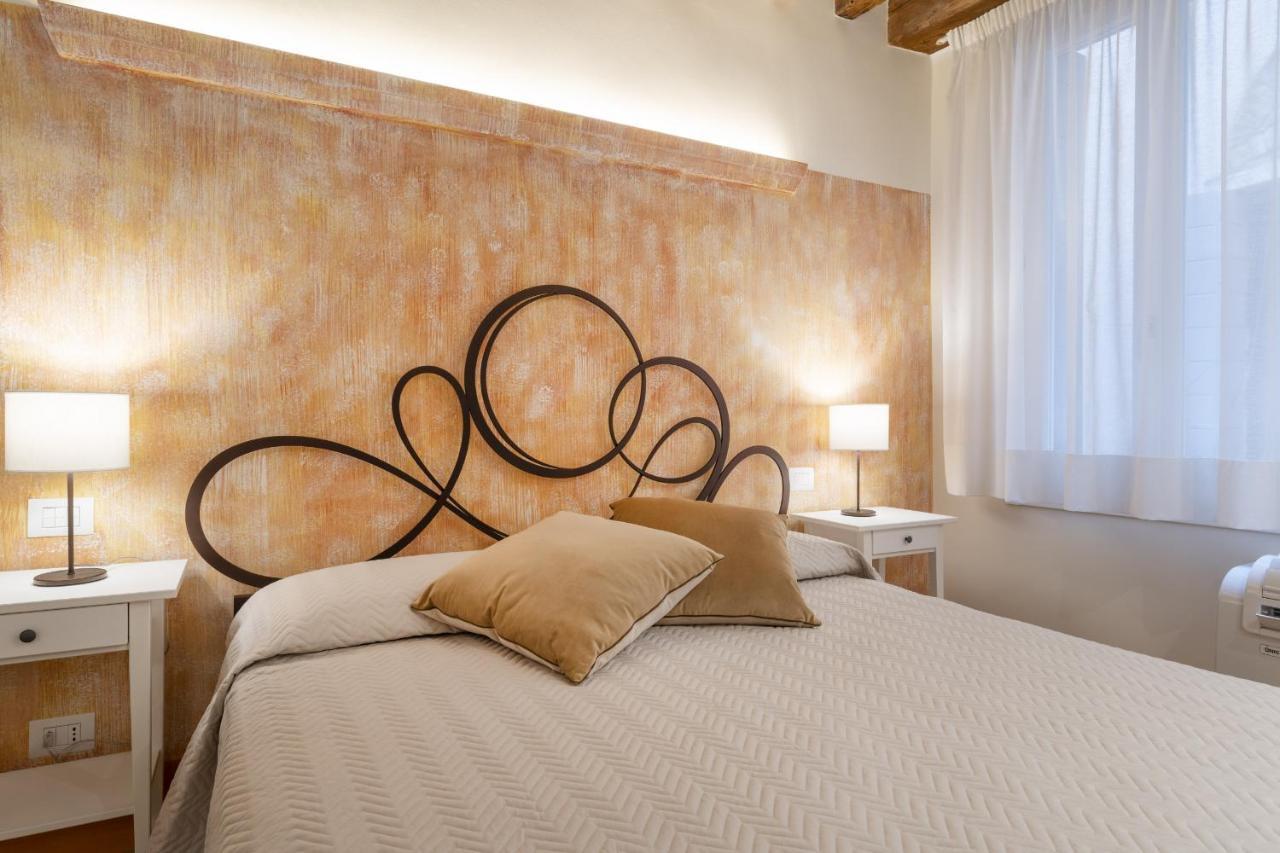 Апартаменты Rialto Sant'Aponal Prestige By Wonderful Italy Венеция Экстерьер фото